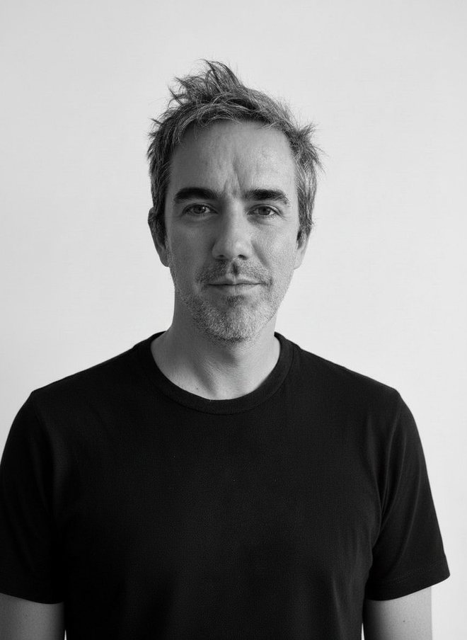 Retrato en blanco y negro de Francisco Urrutia, autor de El aprendiz honesto.